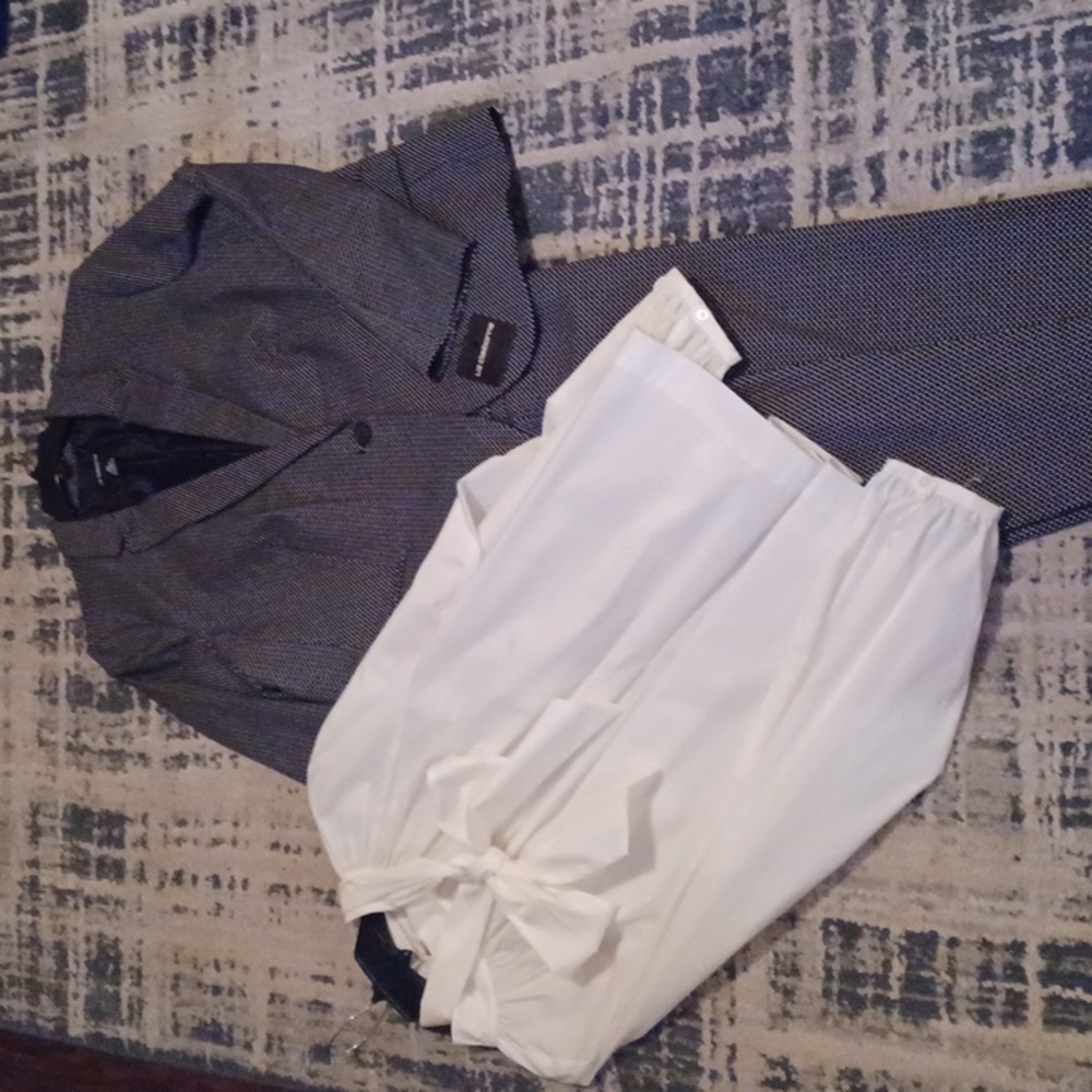Liz Claiborne B&W Geo Pantsuit.